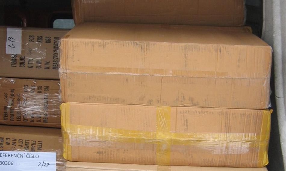 2015-2-12-948CÚ HK slunenčí brýle.jpg